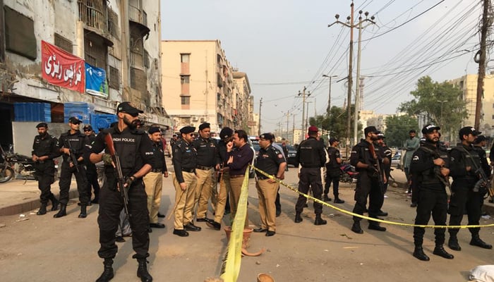 گلستان جوہر بم دھماکا کچھ لیڈ مل گئی ہیں، اس پر کام ہو رہا ہے،آئی جی سندھ 