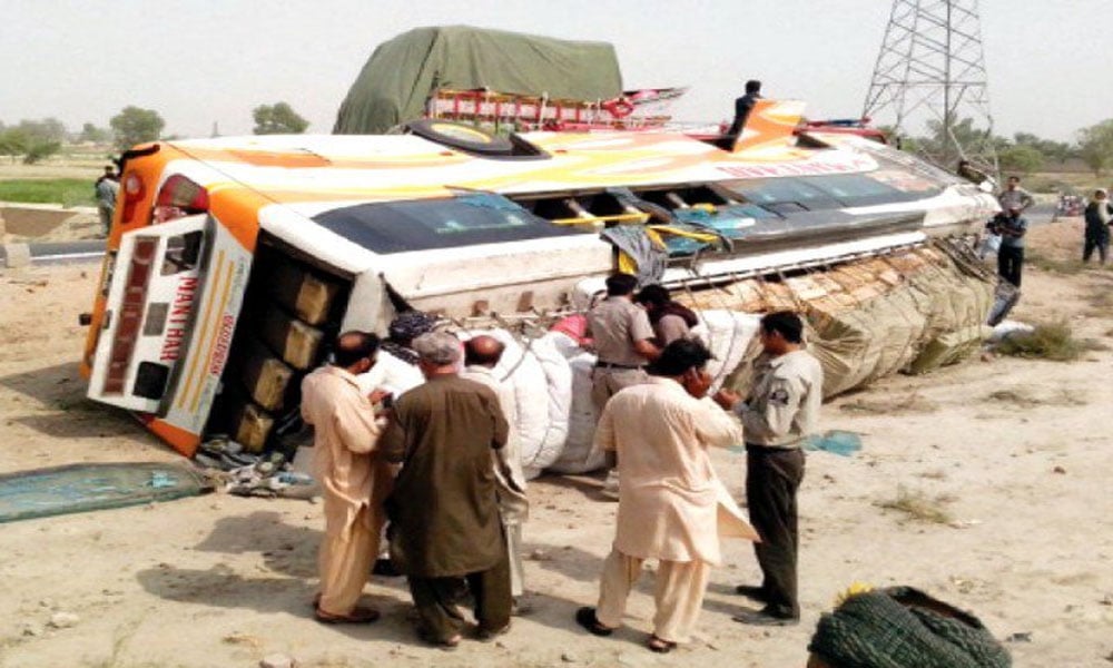 راجن پور: مسافر بس الٹنے سے 4 افراد جاں بحق