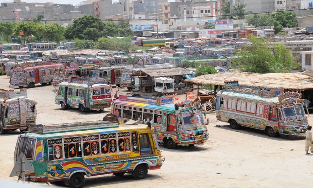 کراچی کے ٹرانسپورٹرز نے بسیں چلانے سے کیوں انکار کر دیا؟