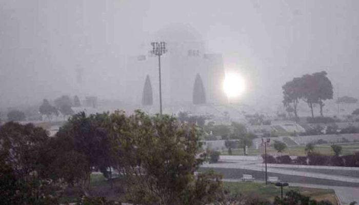 کراچی میں آج بھی سرد ہواؤں کا راج 