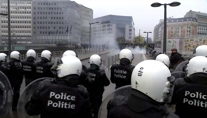 برسلز میں قوم پرستوں کا  مظاہرہ، یورپین کمیشن کی عمارت پر حملہ