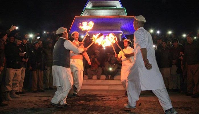 بلتستان میں سردیوں کا تہوار ’مے پھنگ‘ منایا گیا