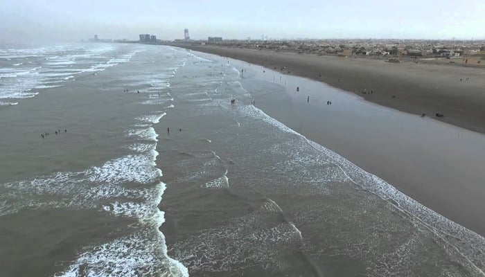 کراچی میں ساحل سمندر پر عوام کا داخلہ بند 
