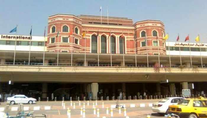 جدہ سے لاہور آنیوالی پرواز میں خاتون مسافر کا انتقال