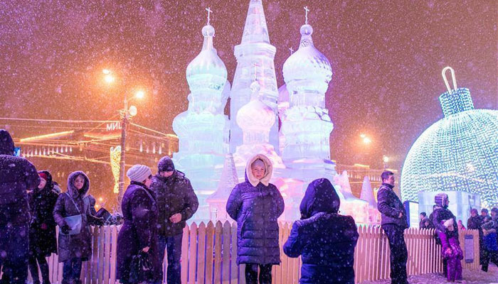 ماسکو آئس فیسٹیول میں برف کے مجسمے توجہ کا منظر 