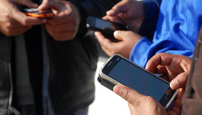 کراچی: چھینے گئے 35 سے زائد موبائل فون برآمد