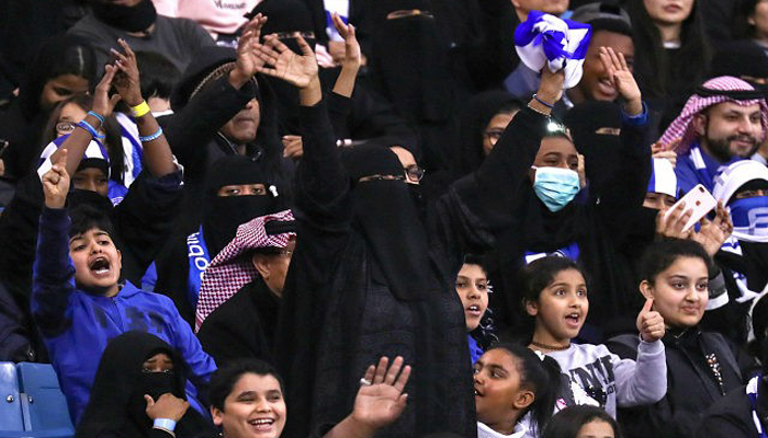 سعودی عرب تبدیل،15ہزار خواتین فٹبال اسٹیڈیم میں موجود