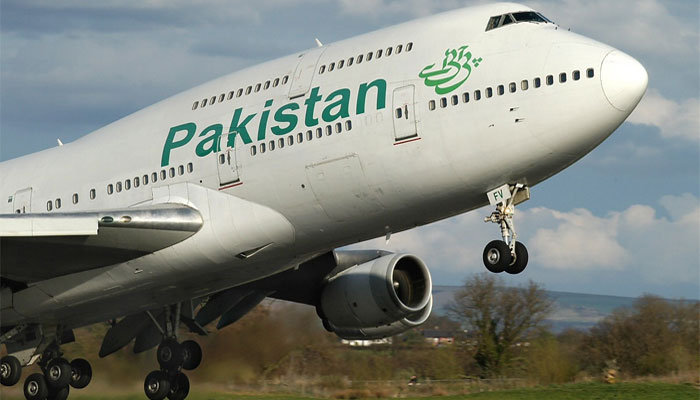 کراچی سے سکھر جانے والا پی آئی اے طیارہ حادثے سے بچ گیا