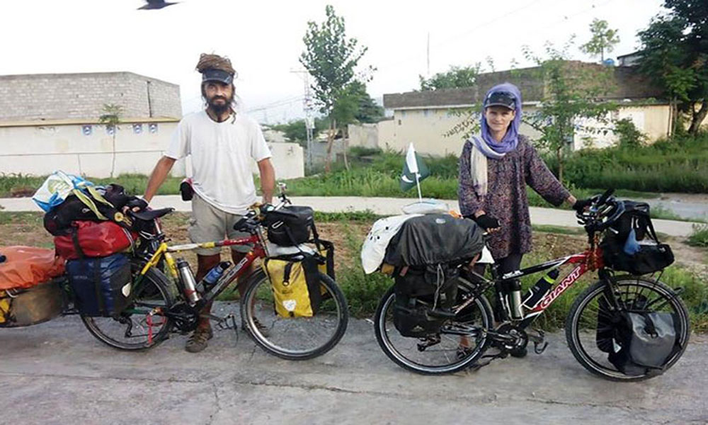 دنیا گھومنے نکلا چیک ریپبلیکن کا سائیکلسٹ جوڑا کراچی پہنچ گیا