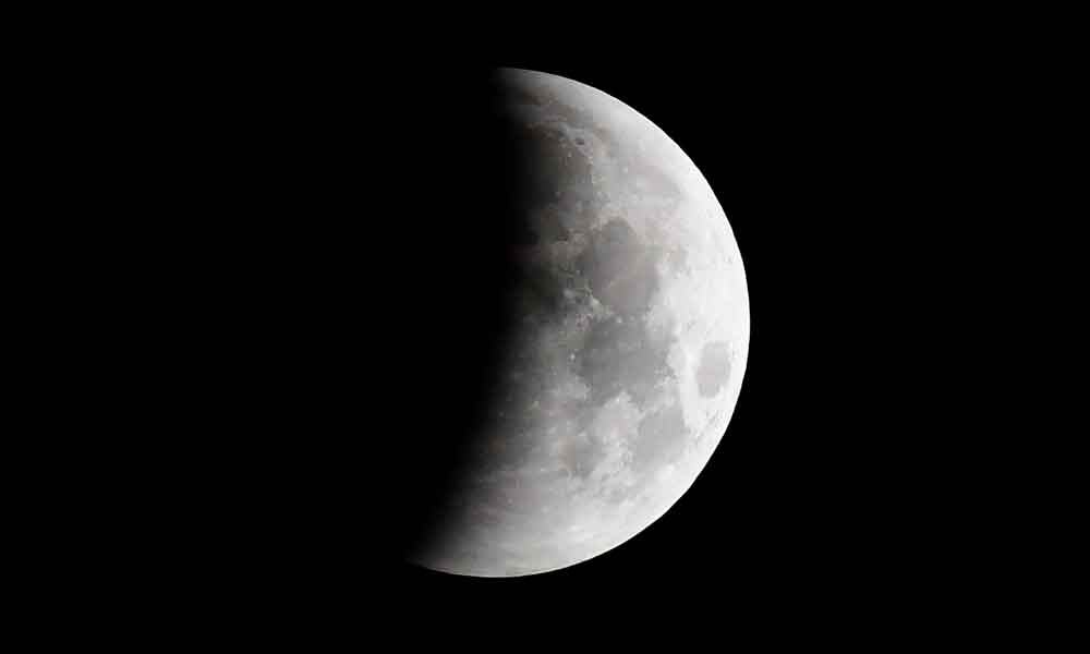 رواں سال کے پہلے مکمل چاند گرہن کا نظارہ 