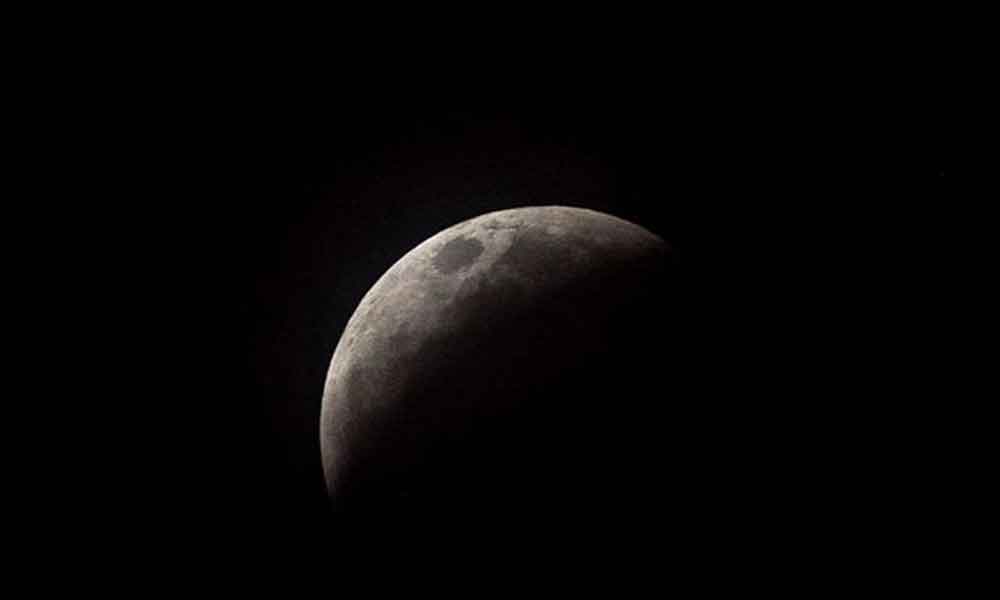 رواں سال کے پہلے مکمل چاند گرہن کا نظارہ 