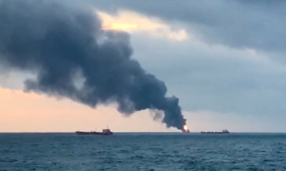بحر اسود میں 2 کارگو جہازوں میں آگ، 14 افراد ہلاک