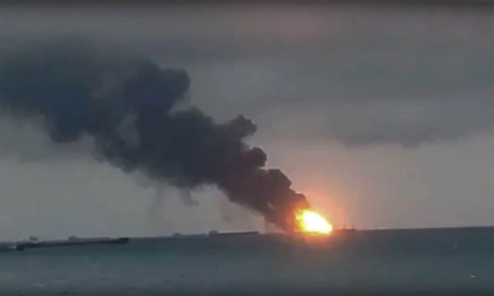 بحر اسود میں 2 کارگو جہازوں میں آگ، 14 افراد ہلاک