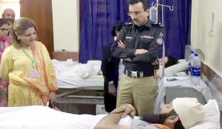 Karachi Couple Injured In Korangi 2 Police Officials Arrest