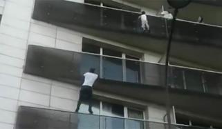 Citizen Rescues Mother And 2 Kids Trapped In Fire