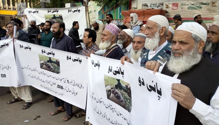 کراچی: دہلی کالونی کے پرانے کنکشن کی بحالی کیلئے احتجاج 