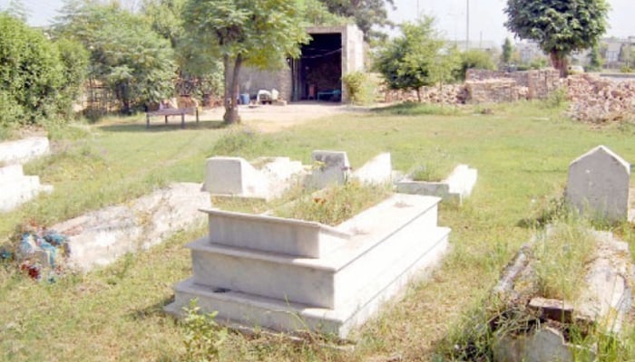 فیصل آباد کے قدیم ترین قبرستان پرقبضہ کی کوشش