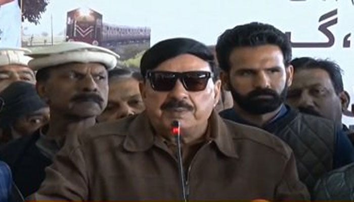 ’زرداری، نواز کمپنی خزانے کی کھڑکیاں تک نکال کر لے گئے‘