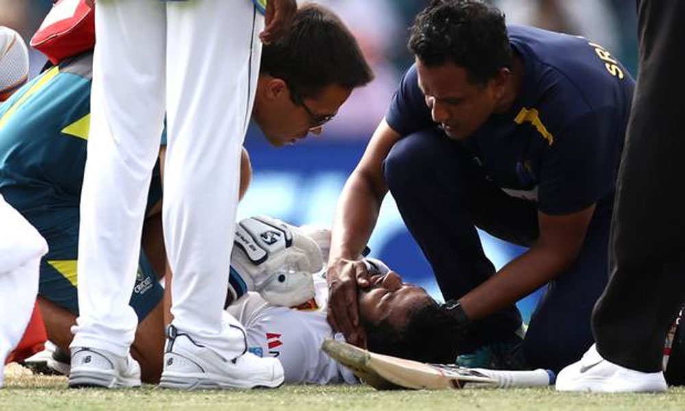 سری لنکن بیٹسمین کرونارتنے گیند لگنے سے زخمی
