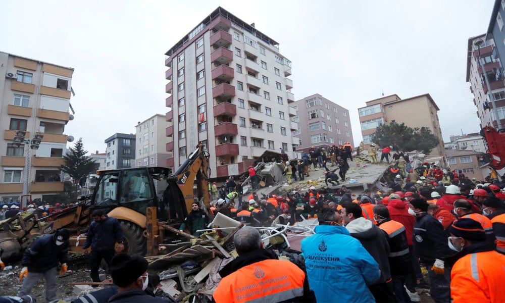 ترکی میں عمارت زمین بوس، 2 افراد جاں بحق