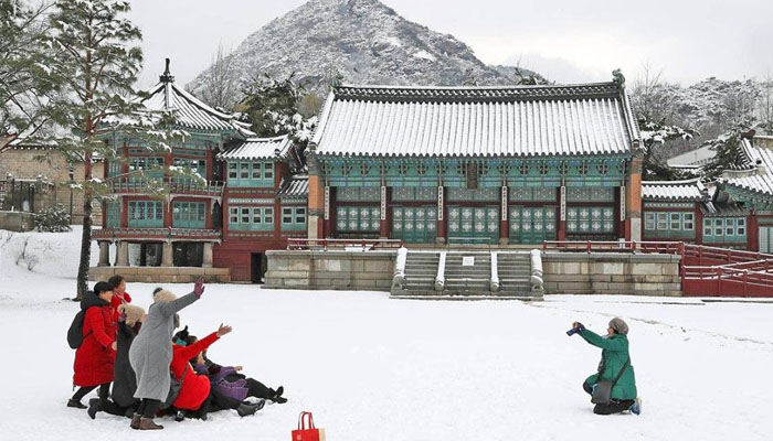 چین،جنوبی کوریا میں برف باری سے نظامِ زندگی درہم برہم
