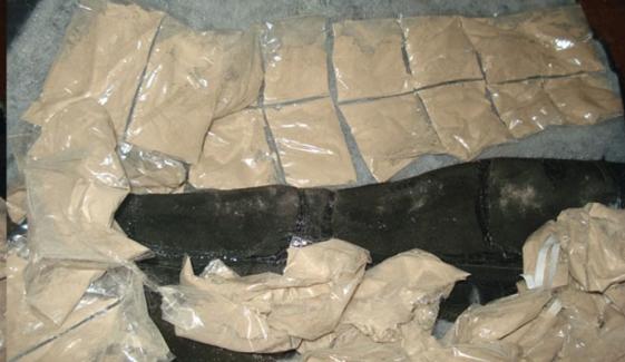 Lahore Custom Officer Found 7 Kilo Heroin
