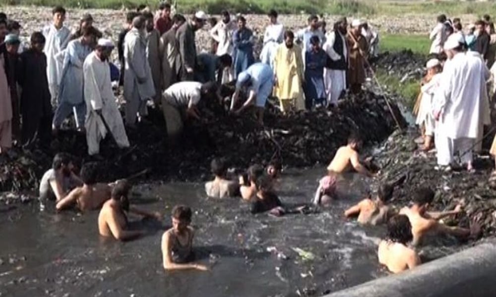 کراچی : نالے میں ڈوبنے والے بچے کی تلاش تیسرے روز بھی جاری 