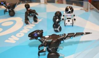 Humanoid And Piano Playing Robots At Wmc