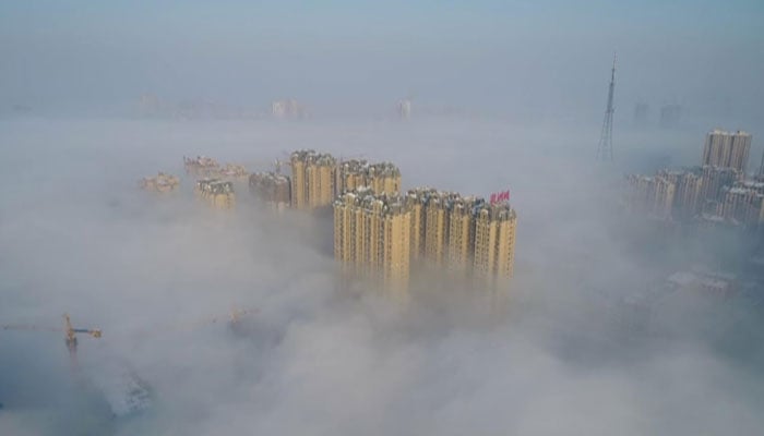 چین:شدیددھند، عمارتیں نظروں سے اوجھل