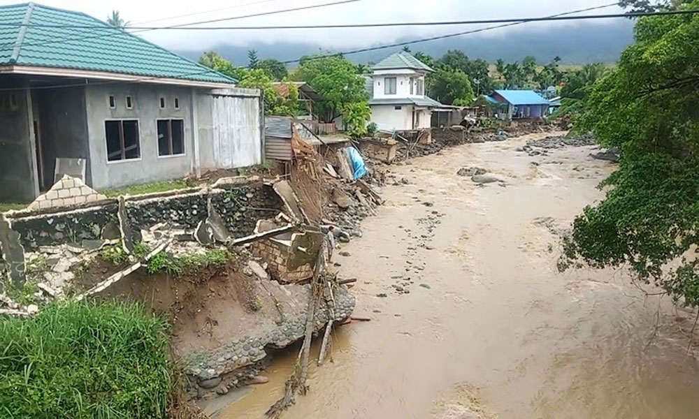 انڈونیشیا: پاپوا میں سیلابی ریلوں سے 77 افراد ہلاک