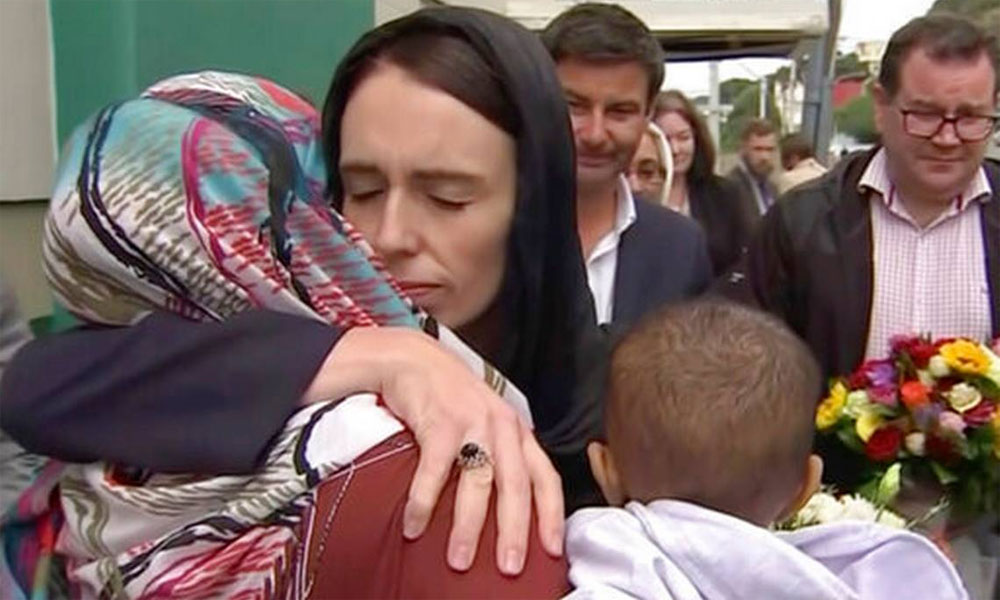 وزیر اعظم نیوزی لینڈ کی مسجد کی تقریب میں سر ڈھک کر شرکت