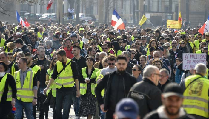فرانس : اُنیسویں ہفتے بھی پیلی جیکٹ والوں کا احتجاج 