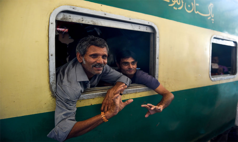 بھارتی ماہی گیروں کو لاہور لے جانیوالی ٹرین تاخیر کا شکار