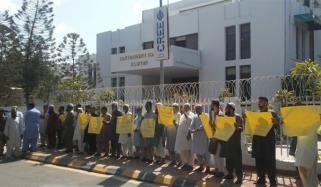 Dehli Colony Residents Protested Against Water Scarcity From Last 8 Moths