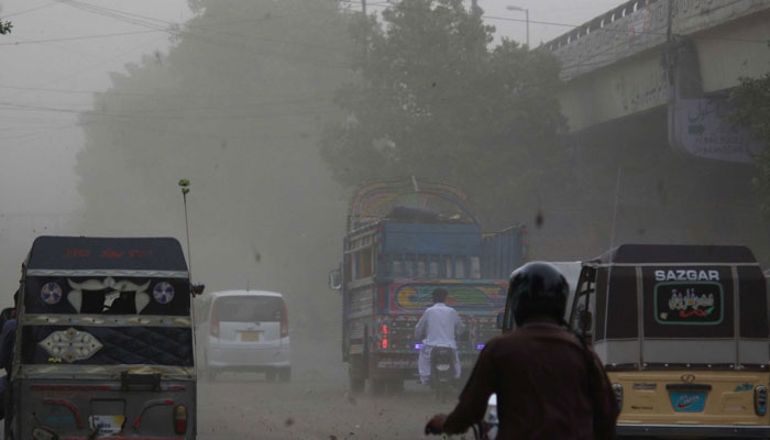 بلوچستان میں طوفانی ہوائیں، پنجاب کے مختلف شہروں میں بارش