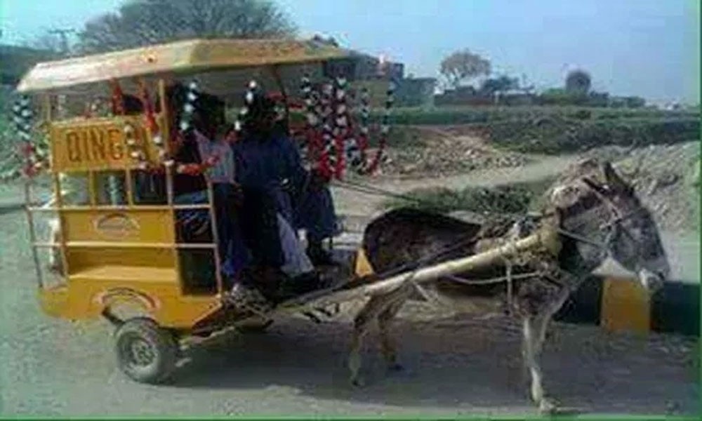 پیٹرول مہنگا ہونے پر لاہور میں کھوتا چنگچیاں چلنے لگیں