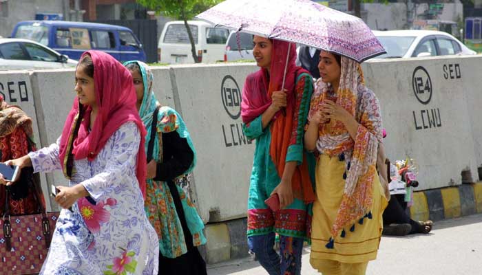 بیشتر علاقوں میں آج موسم گرم اور خشک رہے گا
