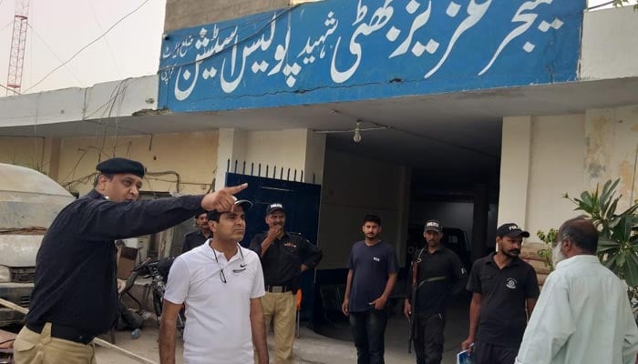  ایڈیشنل آئی جی کا کراچی کے 7 تھانوں کا اچانک دورہ