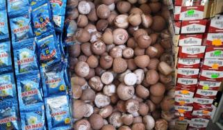 Karachi Custom Recovered Smuggled Betel Nut Gutka Cigarettes From Jodia Bazar