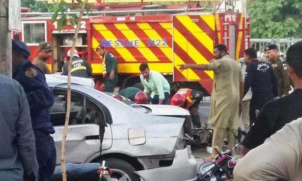 لاہور: داتا دربار کے باہر خود کش دھماکا، 8 افراد شہید