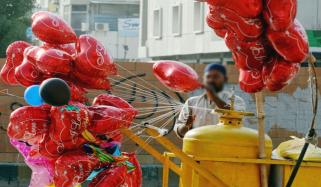 3 Injured In Balloon Cylinder Blast In New Karachi