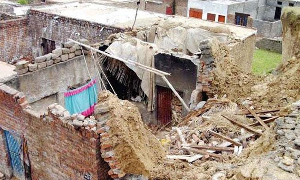 کراچی اور لودھراں میں مکانوں کی چھت اور دیواریں گرگئیں