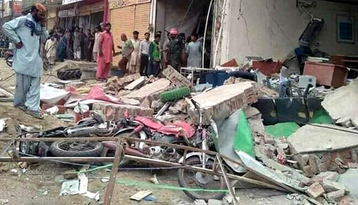 صادق آباد کے نجی بینک میں دھماکا، 20 افرادزخمی