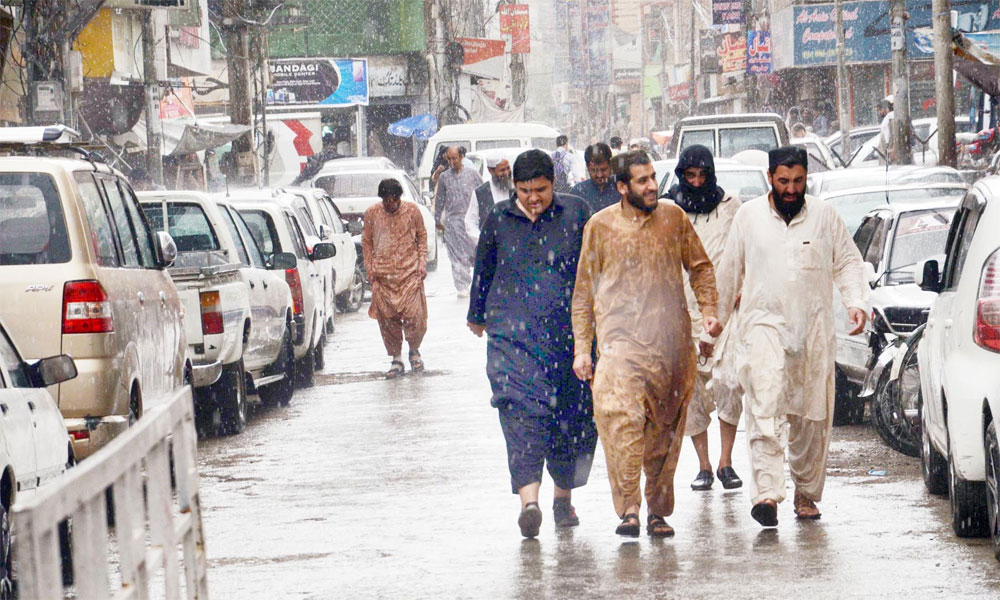 بلوچستان میں بارشوں سے 3 افراد جاں بحق، طغیانی سے شاہراہیں بند