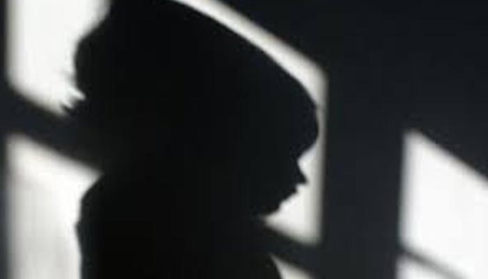 شیخوپورہ: خاتون ٹیچر کا طالبہ کو الٹا لٹکا کر تشدد