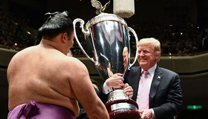 ٹرمپ نے میلانیا کےہمراہ جاپانی سومو ریسلنگ دیکھی