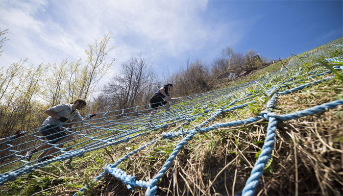 امریکا:عمودی ڈھلوان پر چڑھنے کی سالانہ ریس کا انعقاد