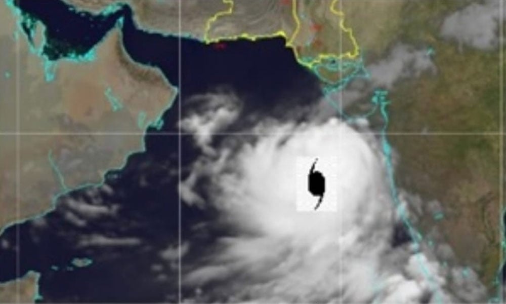 طوفان ’وایو‘ کے اثرات کراچی میں نظر آنے لگے