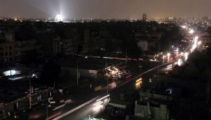 کراچی میں گرمی کے ساتھ بجلی کی بندش میں اضافہ