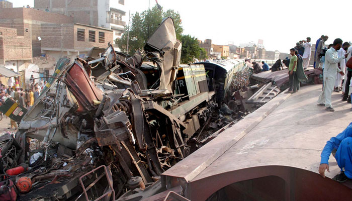 حیدرآباد: ٹرین حادثہ، تین افراد ہلاک، ریل ٹریفک معطل  